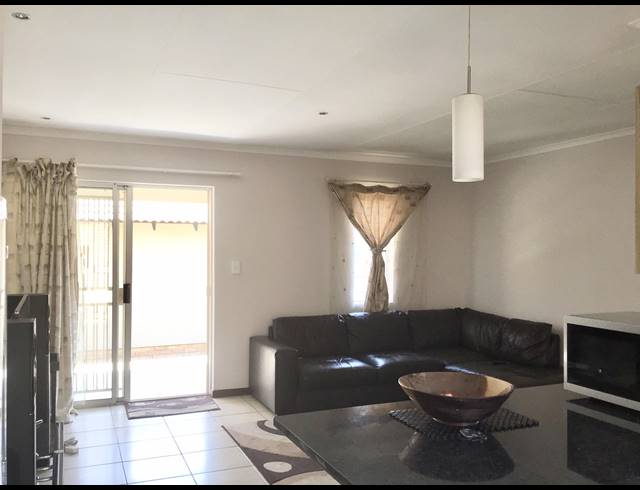 2 BEDROOM TOWNHOUSE FOR SALE IN MOOIKLOOF RIDGE